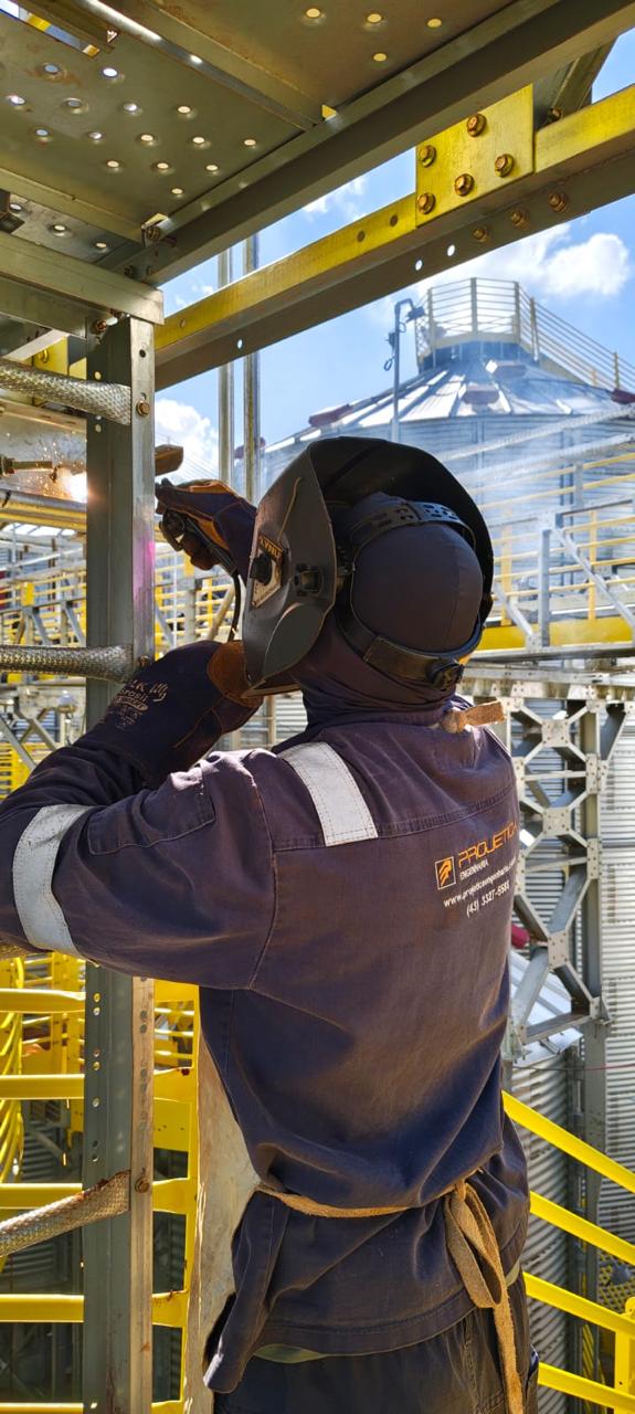 Técnico da Projetica em obra industrial
